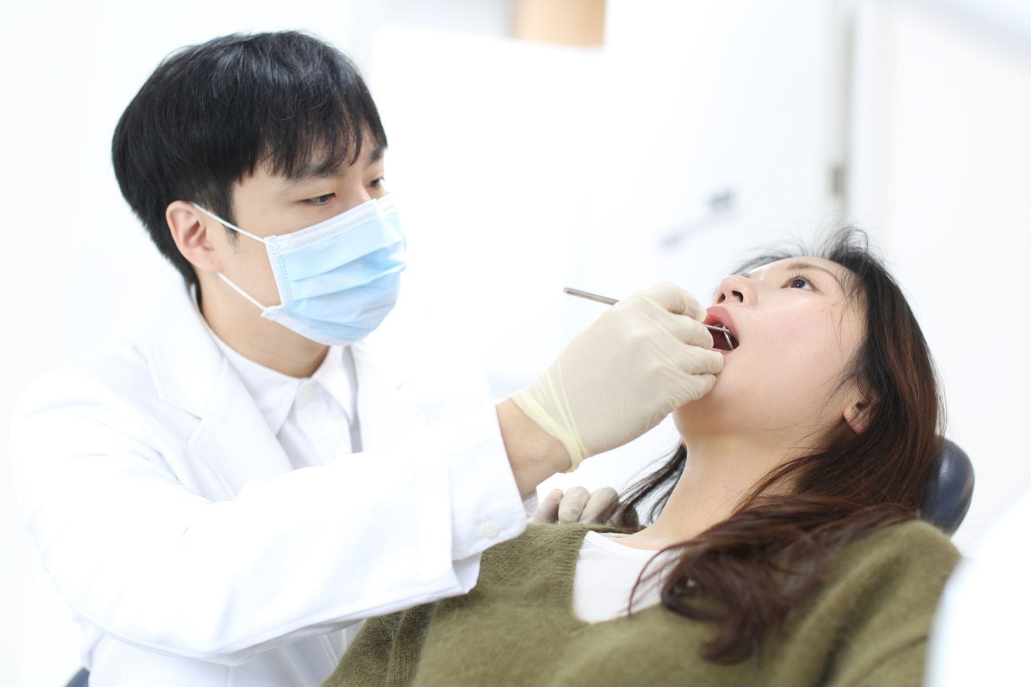 이를 뽑고 교정하면 입이 들어가나요 사진.