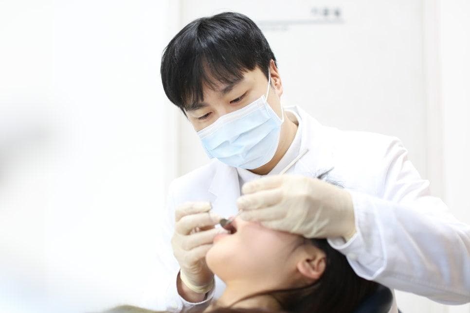 아랫니 라미네이트는 윗니와 다른가요 사진.