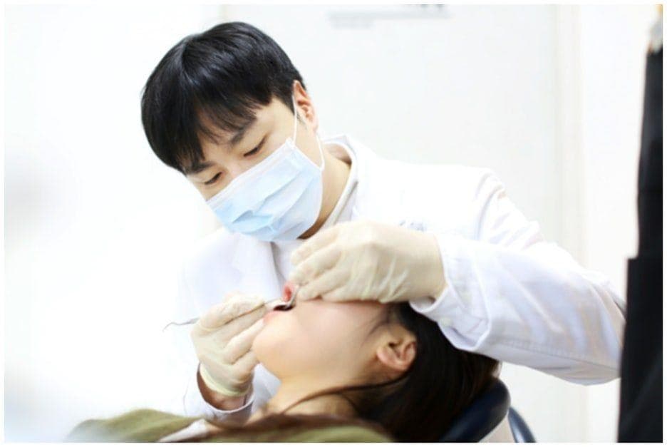 교정할 때 이를 뽑는 이유 사진.
